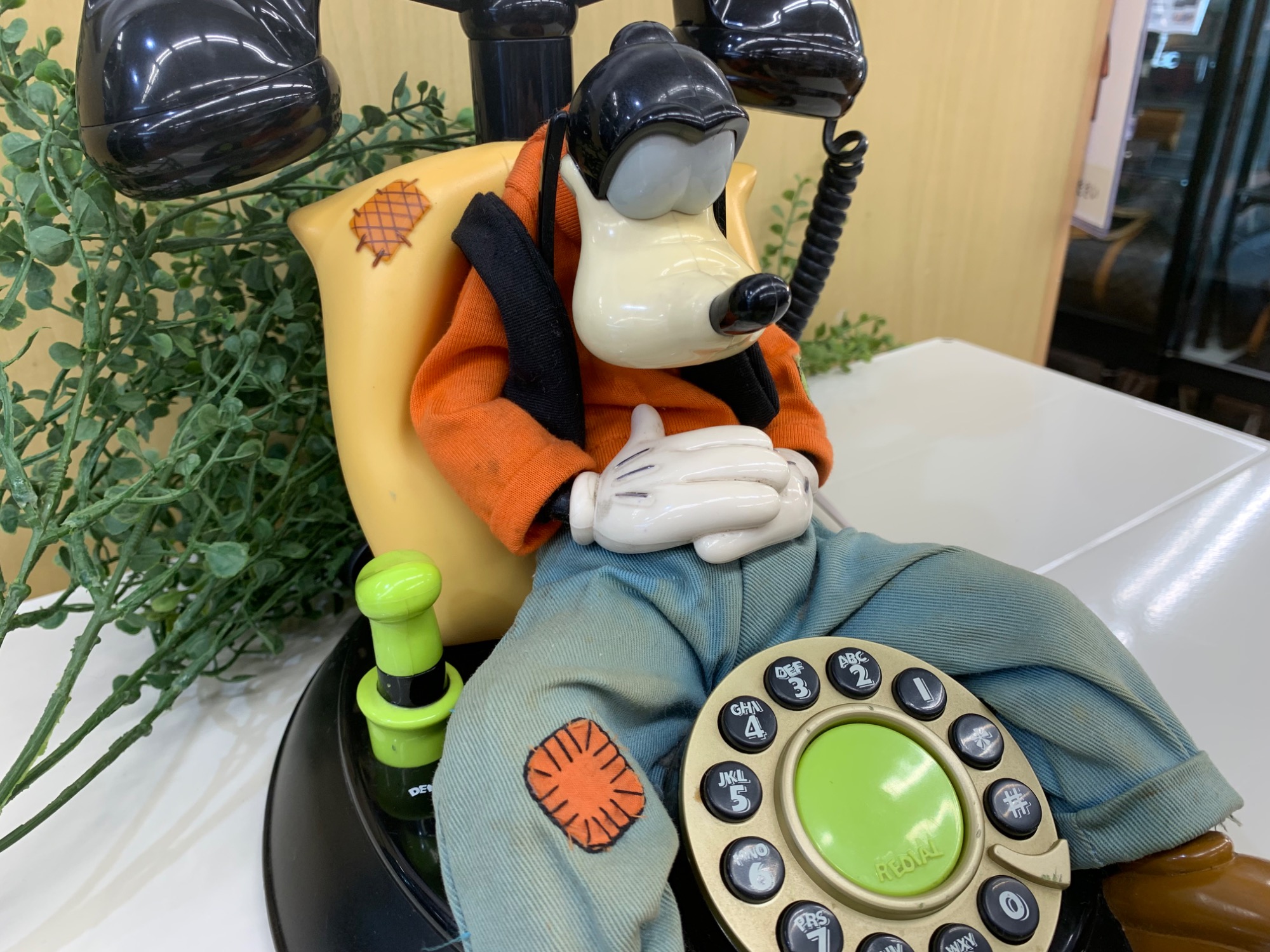 買取週間実施中】レアアイテム!！レトロ商品グーフィー黒電話をご紹介