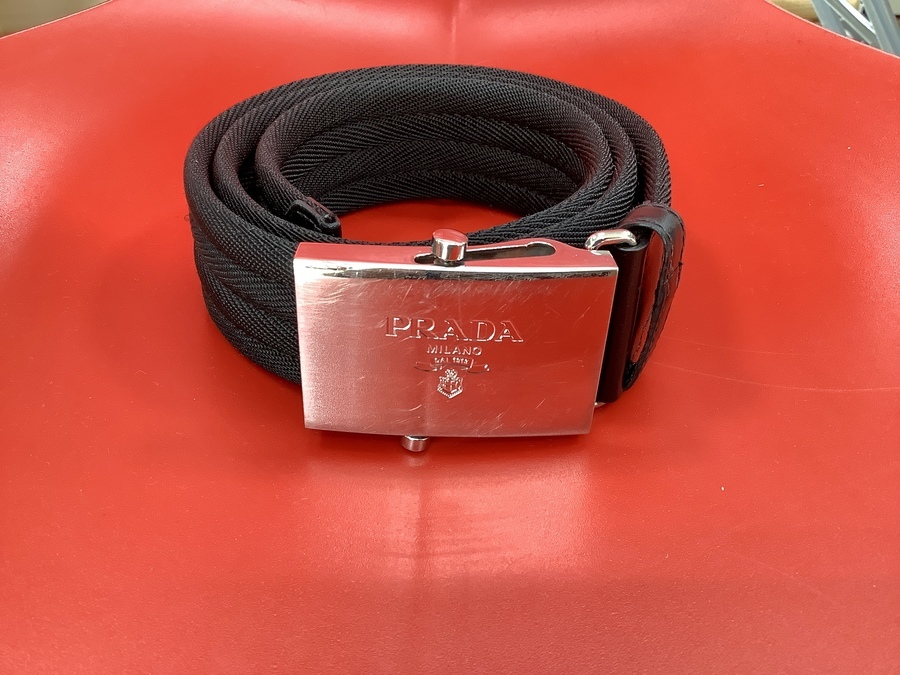 スマホで購入】PRADA(プラダ)のロゴガチャベルトが入荷しました