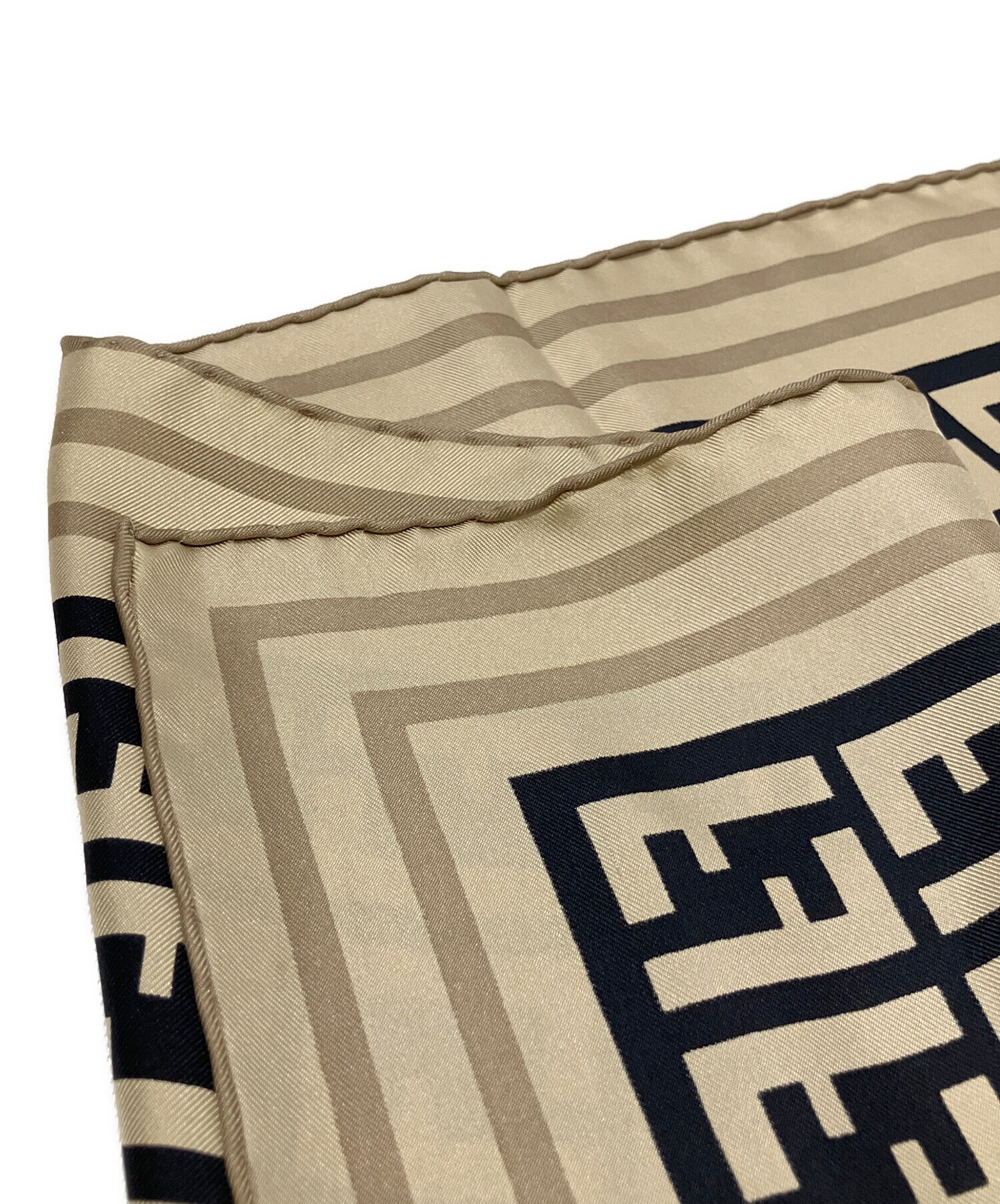 中古・古着通販】FENDI (フェンディ) 大判 総柄シルクスカーフ