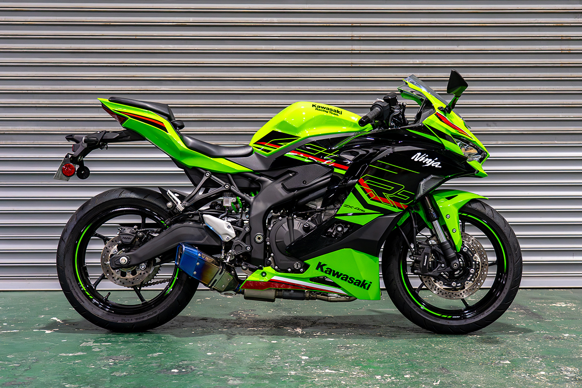 新製品情報】ZX-4R SE/4RR（24-25）政府認証ダウンフルエキゾースト