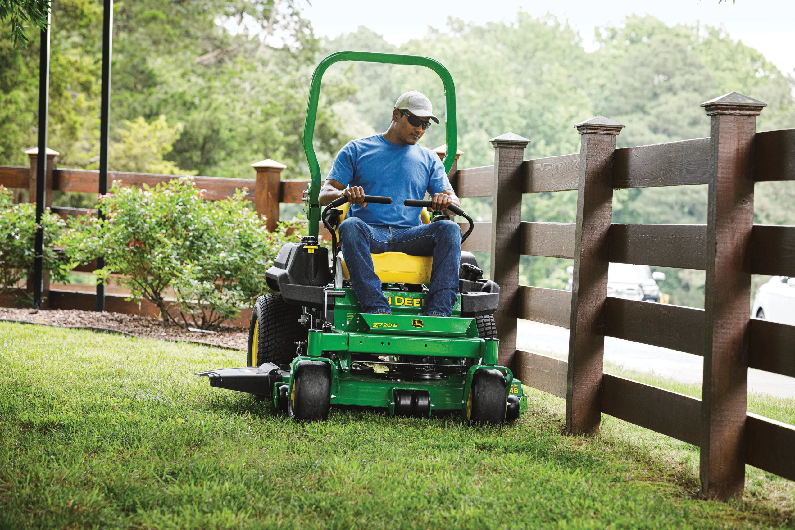 Z720E ZTrak™ Zero Turn Mower | TriGreen Equipment