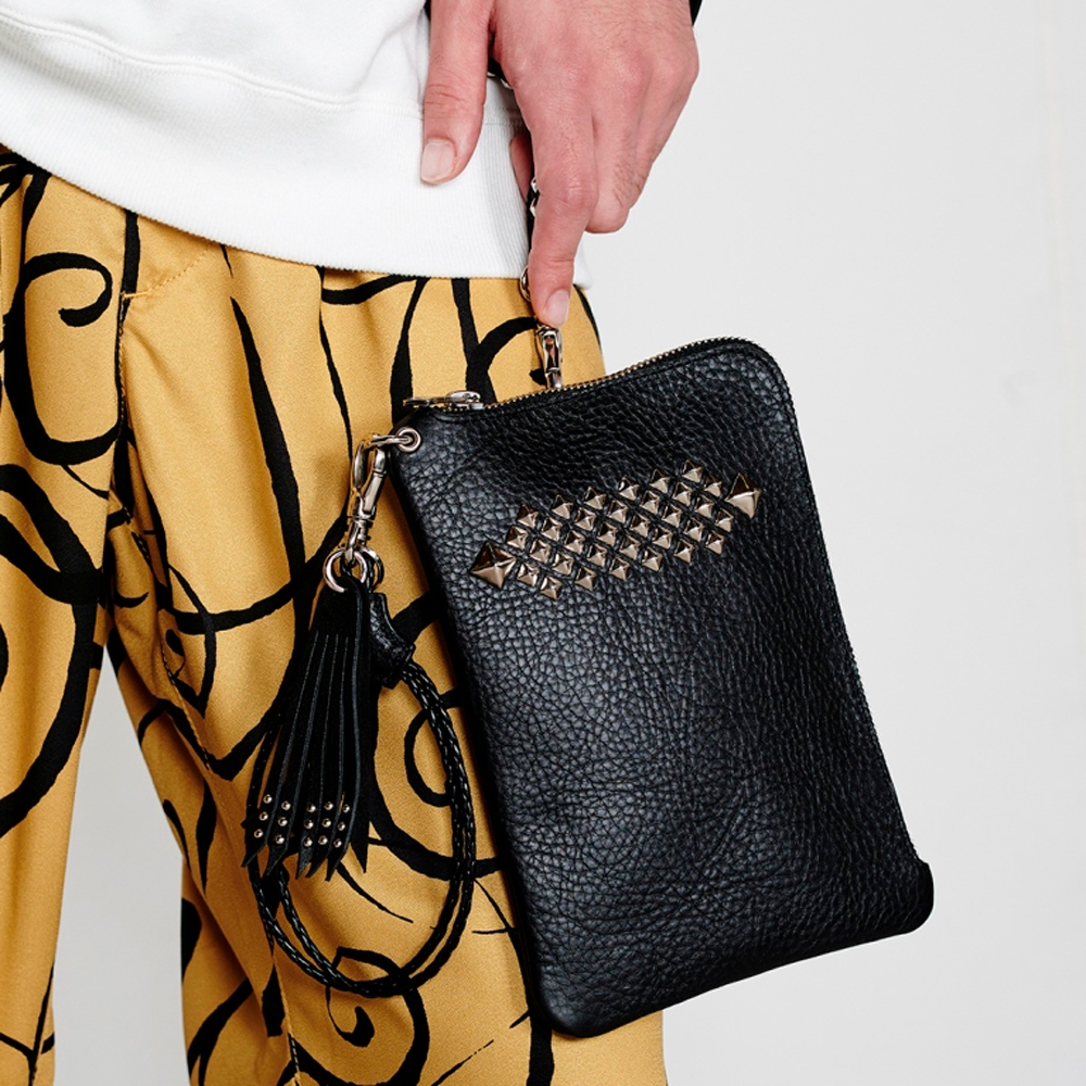 キャリー スタッズ レザー フラット タイプ マルチ ポーチ | CALEE