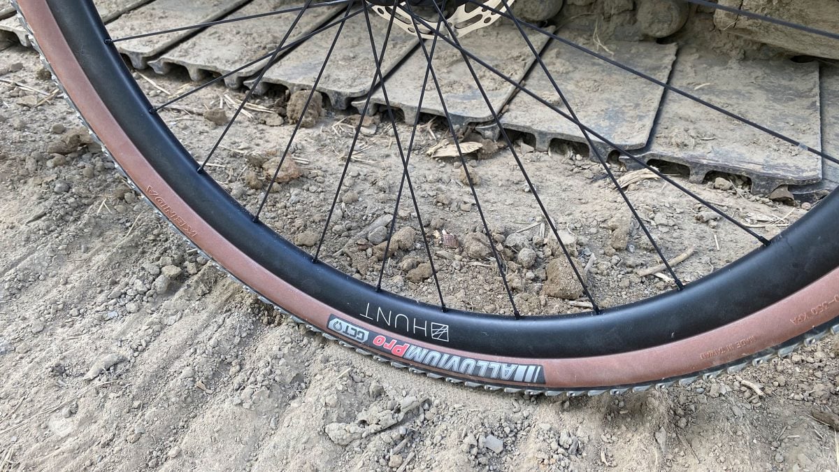 HUNT 30 Carbon Gravel Disc Wheelset Review | UNDER BLUE Magazine
