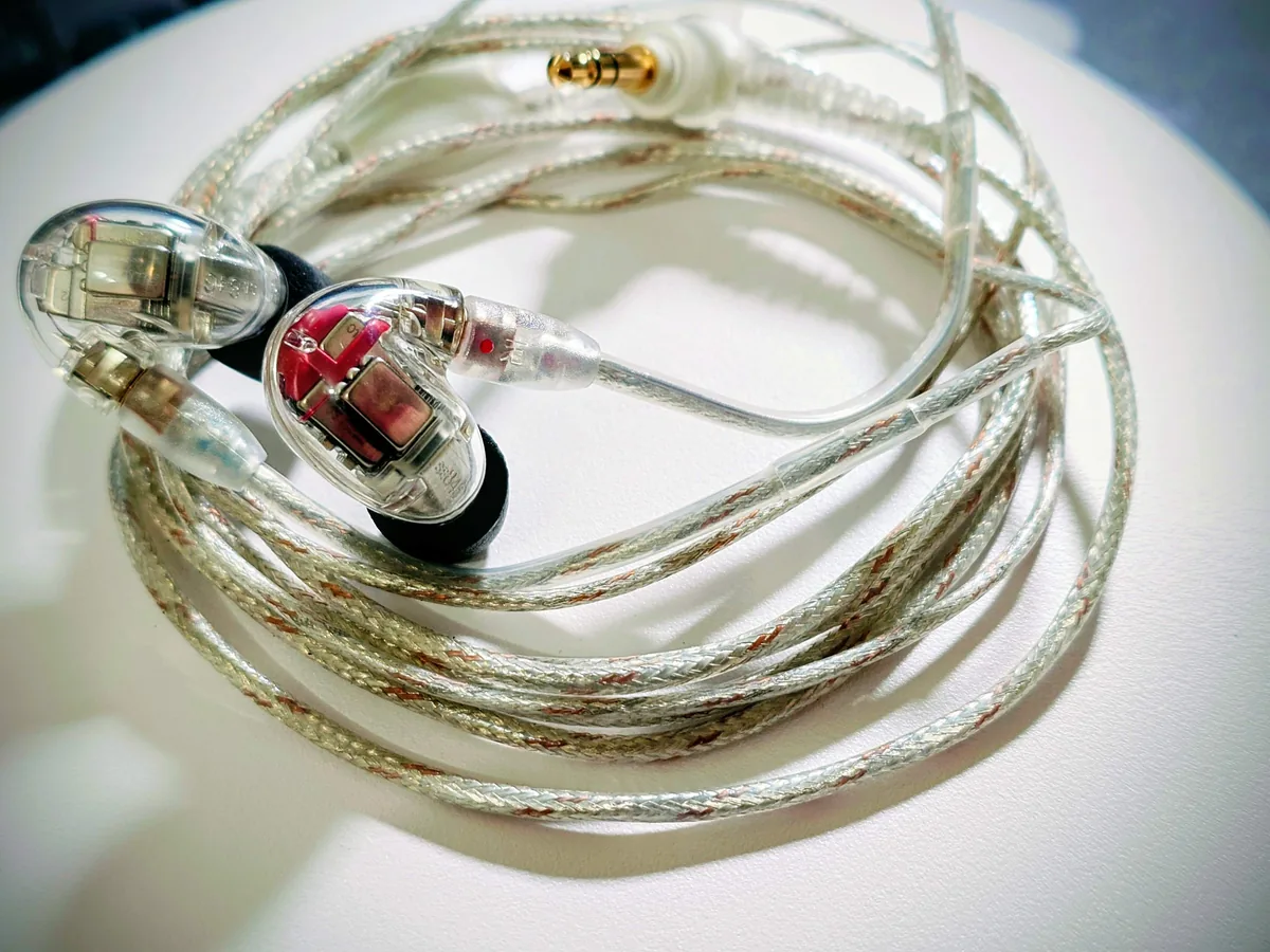 レビュー】Shure SE846 Gen2 – 足音の「鳴り始め」を掴みにいく、索敵