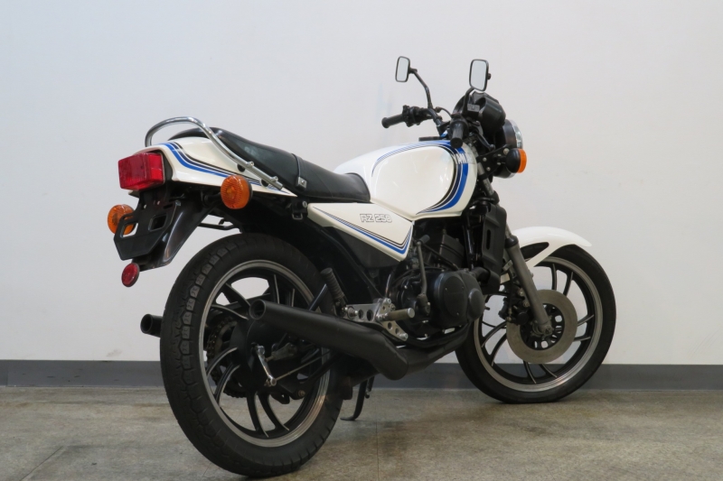 RZ250 バックステップ付き ゴロワーズカラー｜205万円｜旧車・絶版