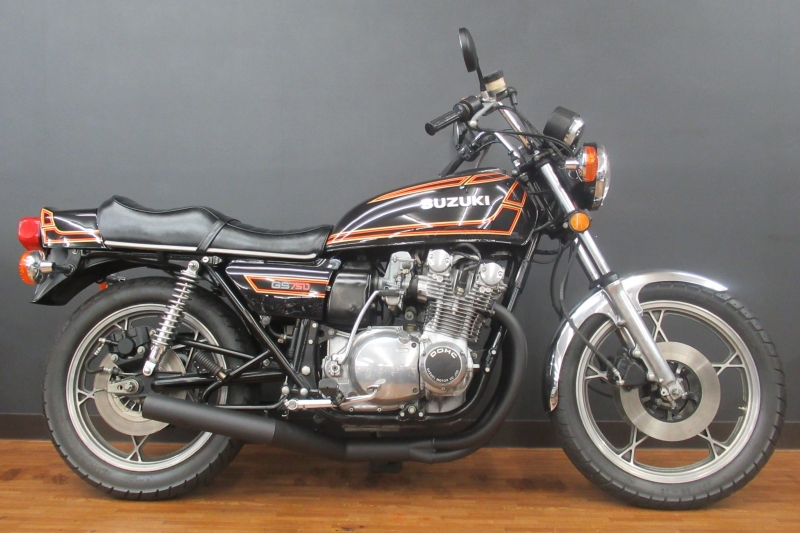GS750E 純正モール付タックロール渋い｜SOLD OUT｜旧車・絶版バイク