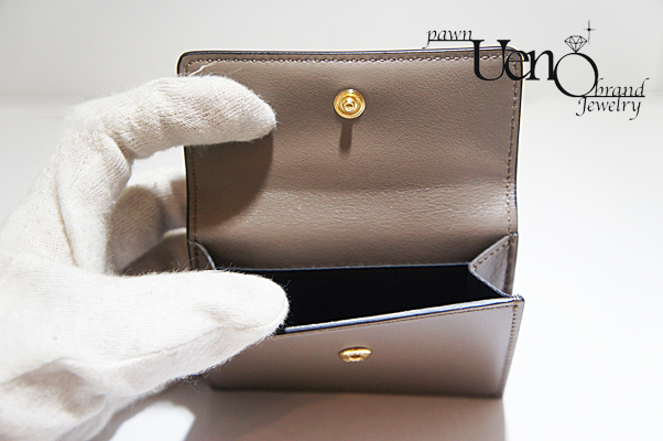 FENDI フェンディ】ROMAマイクロ三つ折り財布（グレージュ系） - 株式