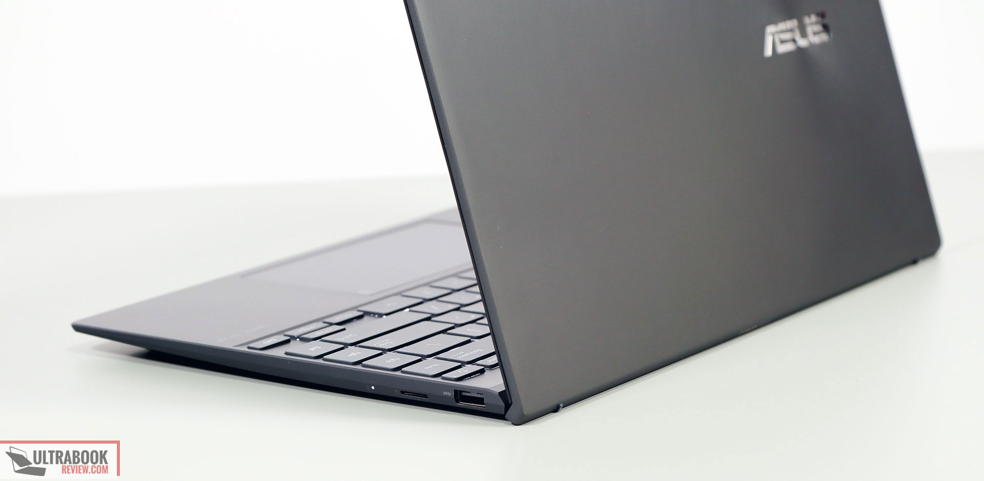 Asus ZenBook 14 UM425 review (UM425IA - AMD Ryzen 7 4700U)