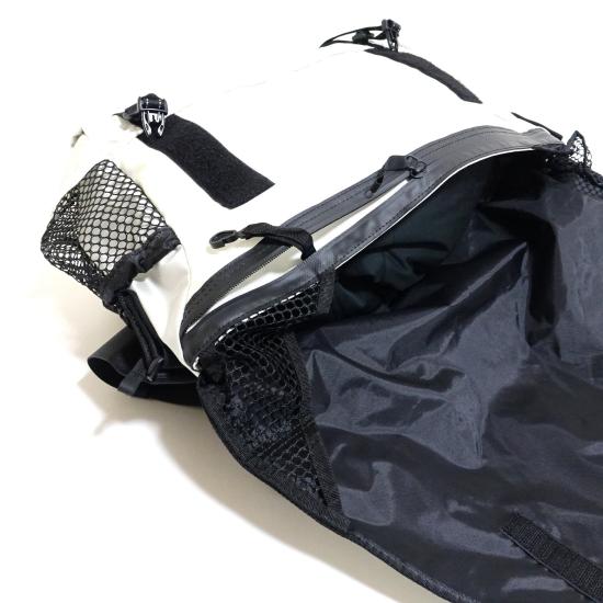 アンドワンダー メッセンジャーバッグ and wander 20L messenger bag