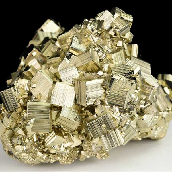 取扱量・品質は業界トップクラス｜パイライト（黄鉄鉱）クラスター原石