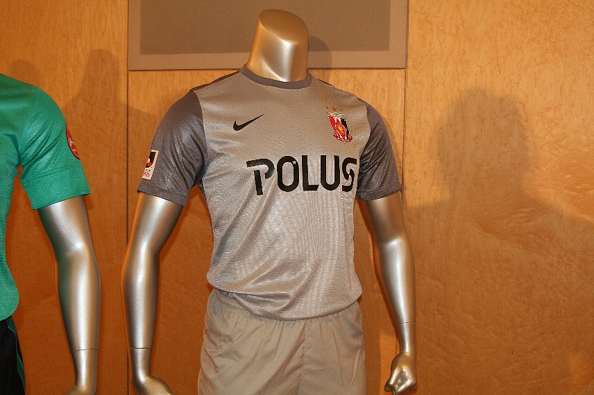 画像で詳細説明】2013シーズン浦和レッズ新ユニフォーム発表 | 浦和