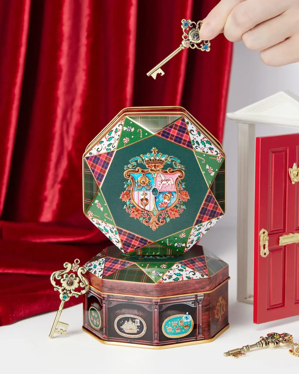 2025クリスマス限定】青山デカーボから“鍵で覗く”『クリスマス