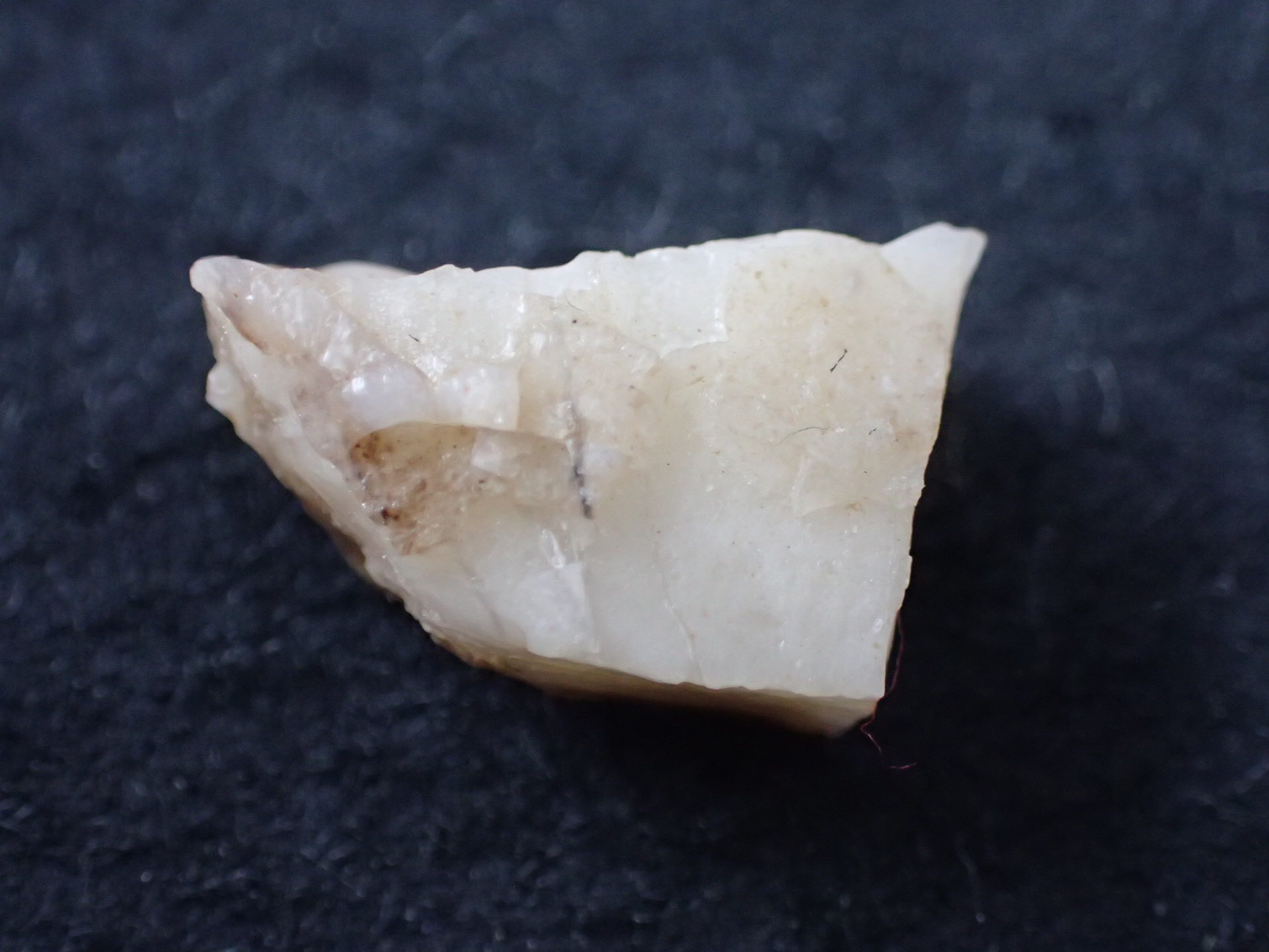 最高品質蛍光オパール 北海道然別湖西方産 ｜石の販売専門店【vec