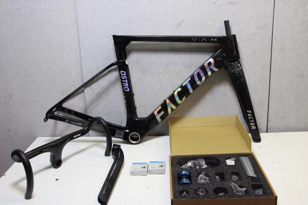 FACTOR(ファクター)｜OSTRO V.A.M カーボンフレーム black incハンドル
