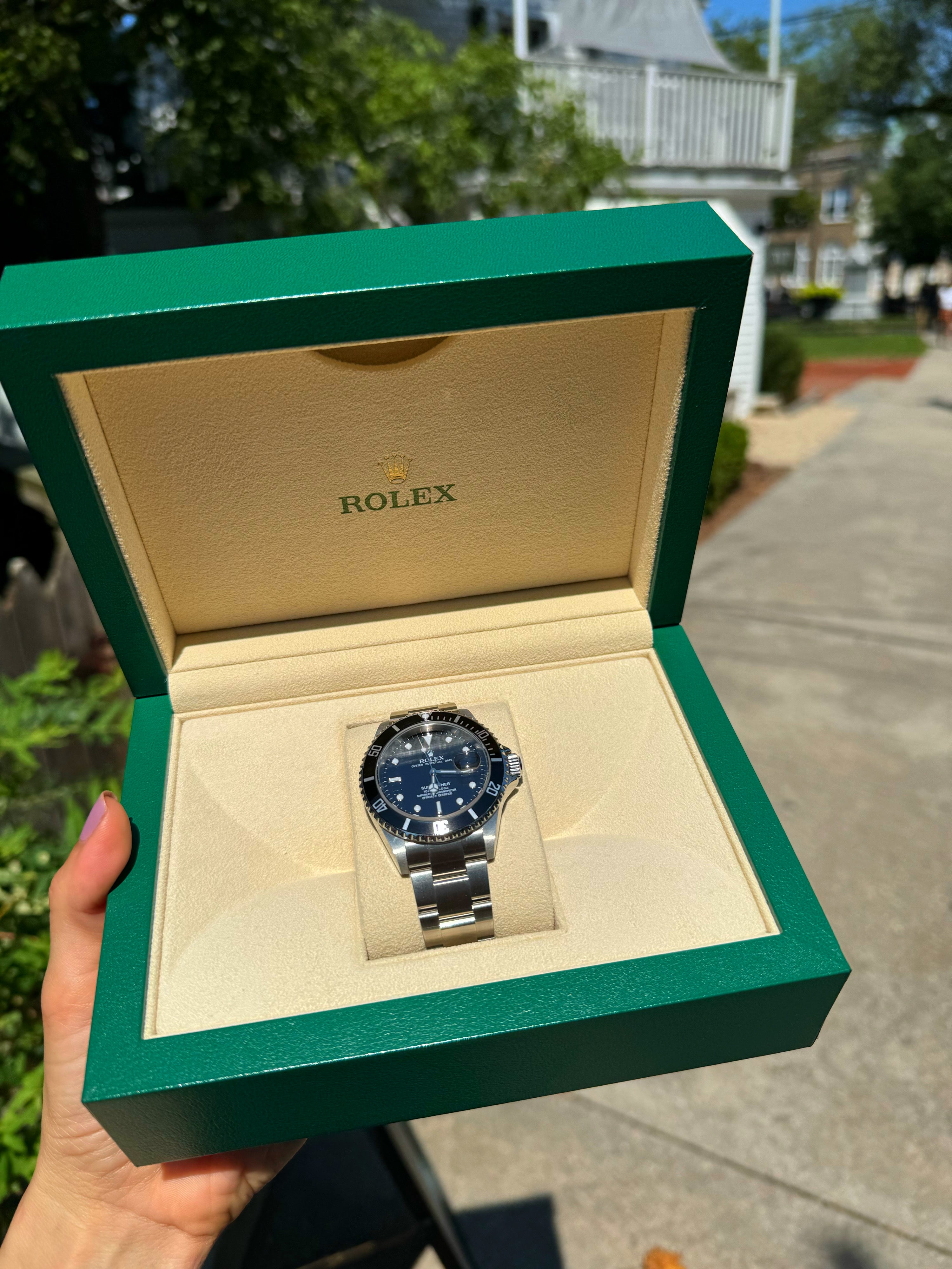 Rolex Submariner Date Model 16610 (Z) – Via Coquina