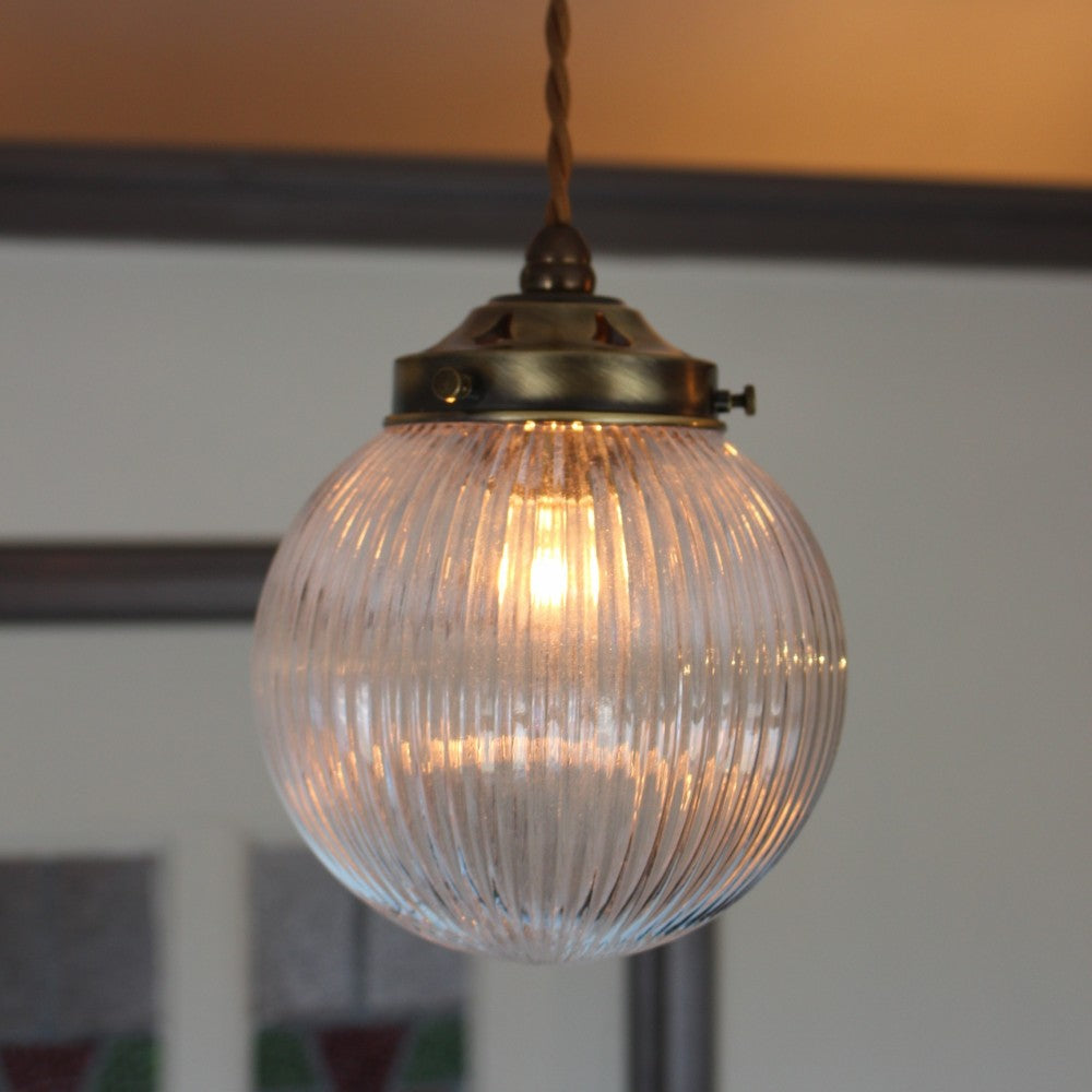 2月中旬入荷予定】ころんとかわいいボール型 ガラスシェードの