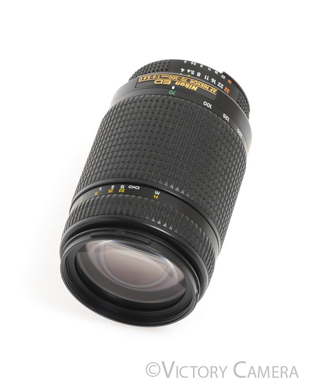 Nikon AF Nikkor 70-300mm f4-5.6 D ED Zoom Lens -Clean w/ Hood- [EXC]