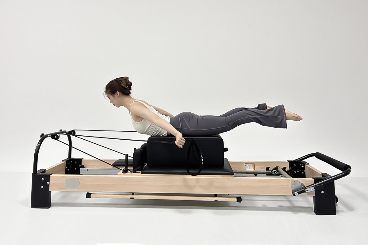 スタジオおよび卸売向けの商業用木製ピラティス リフォーマー - X