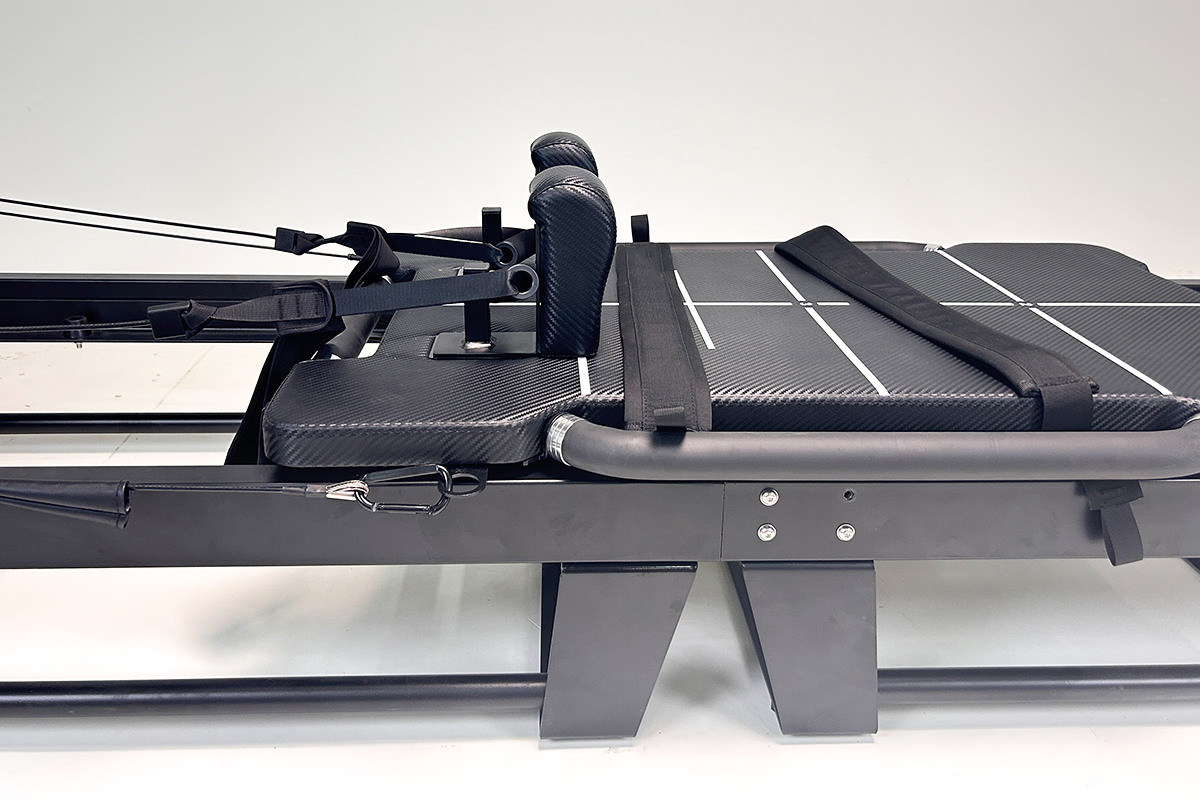モダンなスタジオ向けの商用ピラティス機器 - Xリフォーマー