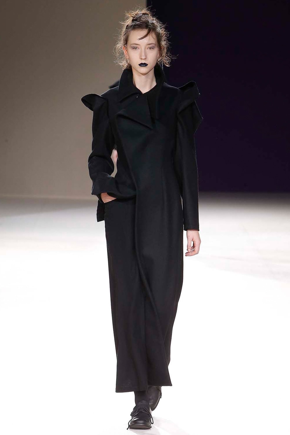 AUTUMN / WINTER 2019-20 | Yohji Yamamoto (ヨウジヤマモト) Official