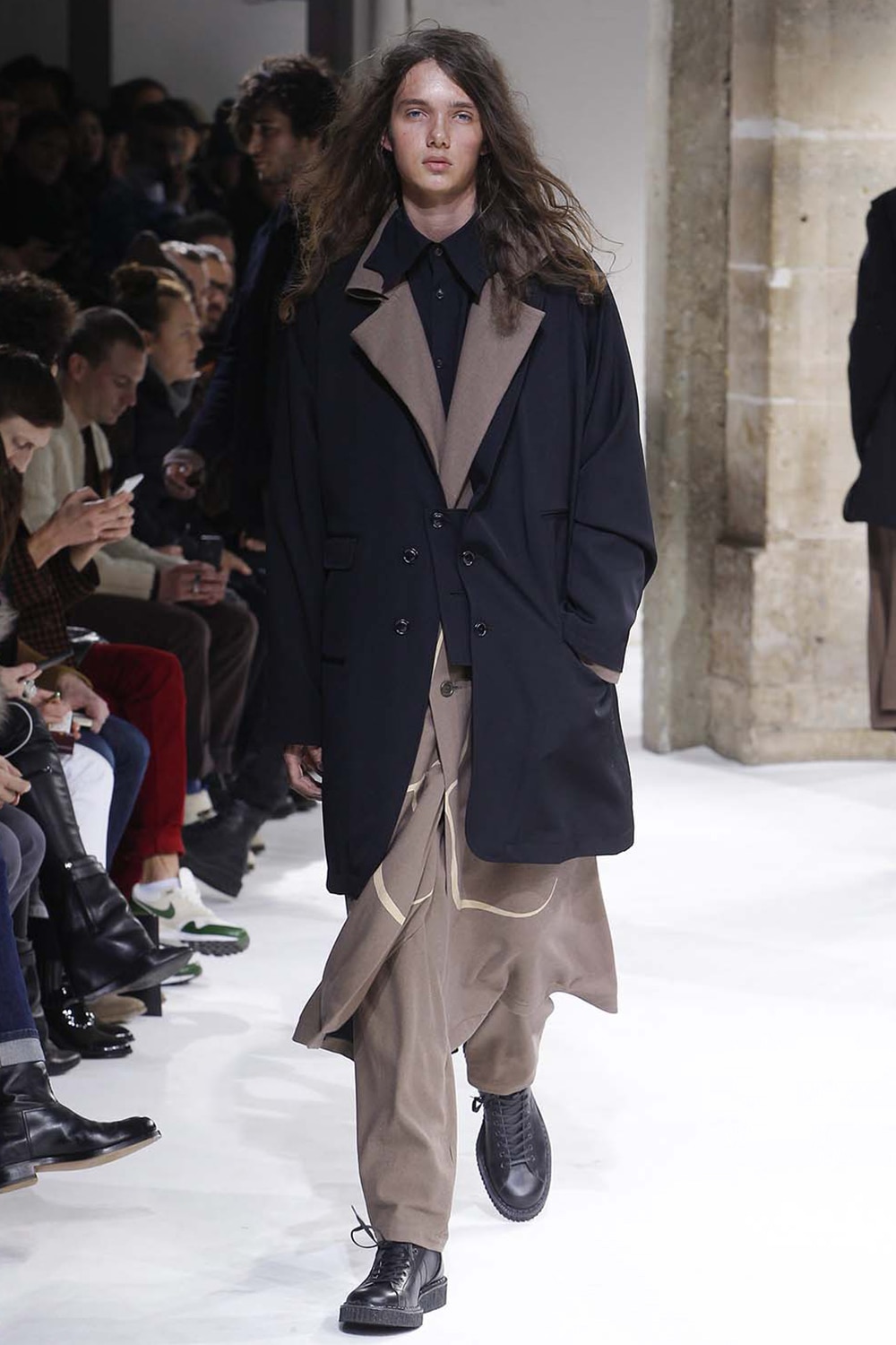 AUTUMN / WINTER 2017-18 | Yohji Yamamoto (ヨウジヤマモト) Official