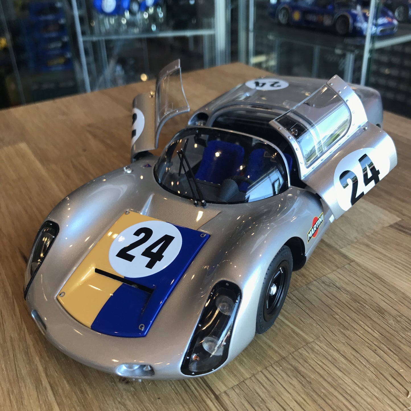 Exoto 1/18 1968 Porsche 910 #24 Nurburgring 1000 km Martini