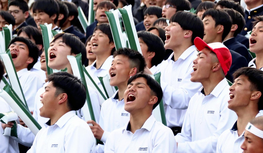 高校野球：報徳学園サッカー部が「アゲアゲホイホイ」…練習後に部員