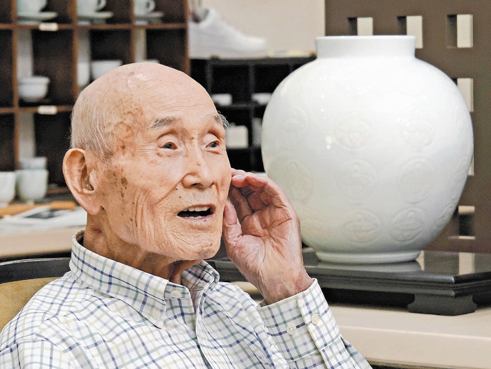 人間国宝・井上萬二さん「究極のかたちさえ生み出せたら、色はいらない