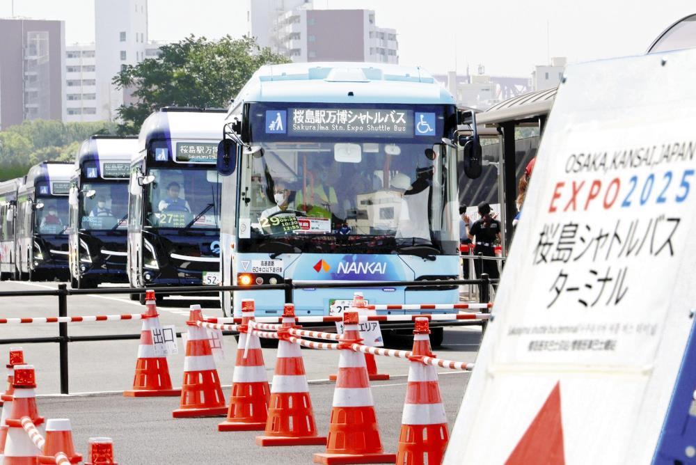 大阪万博:万博シャトルに運転手動員で貸し切りバス不足…「楽しみにし