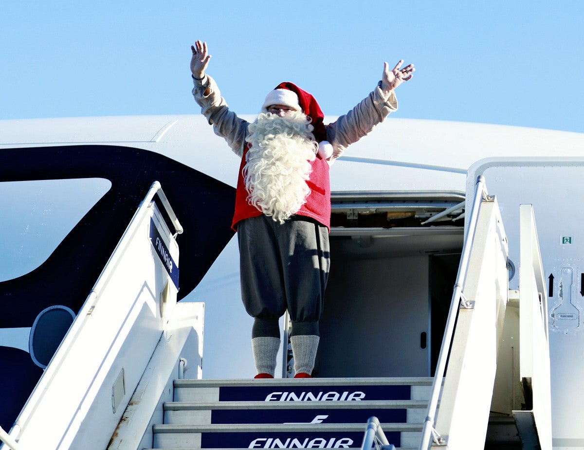 フィンランドからサンタクロース来日、成田空港で「メリークリスマス