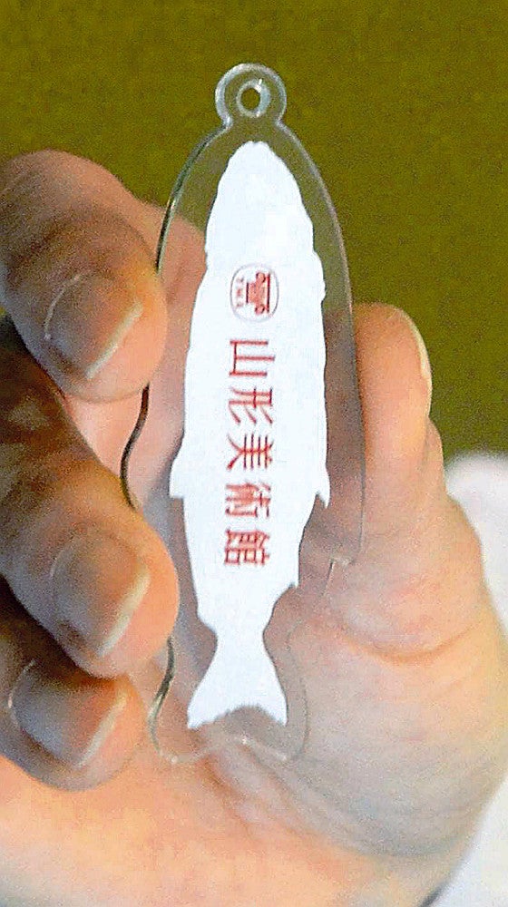 高橋由一の「鮭図」がキーホルダーに、SNSで火が付きすぐに完売