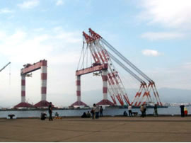 函館どつく(株) ゴライアスクレーン撤去｜ニュース一覧｜寄神建設株式会社