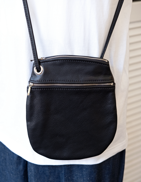 COMOLI Leather Shoulder Bag Black | 大阪心斎橋のメンズ洋服の
