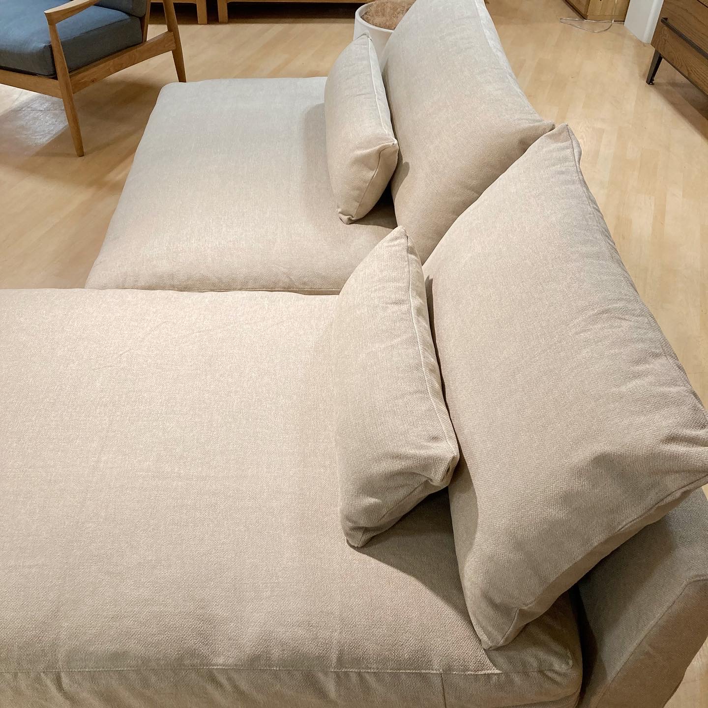 Fumi 幸せになるソファ – 商品カタログ