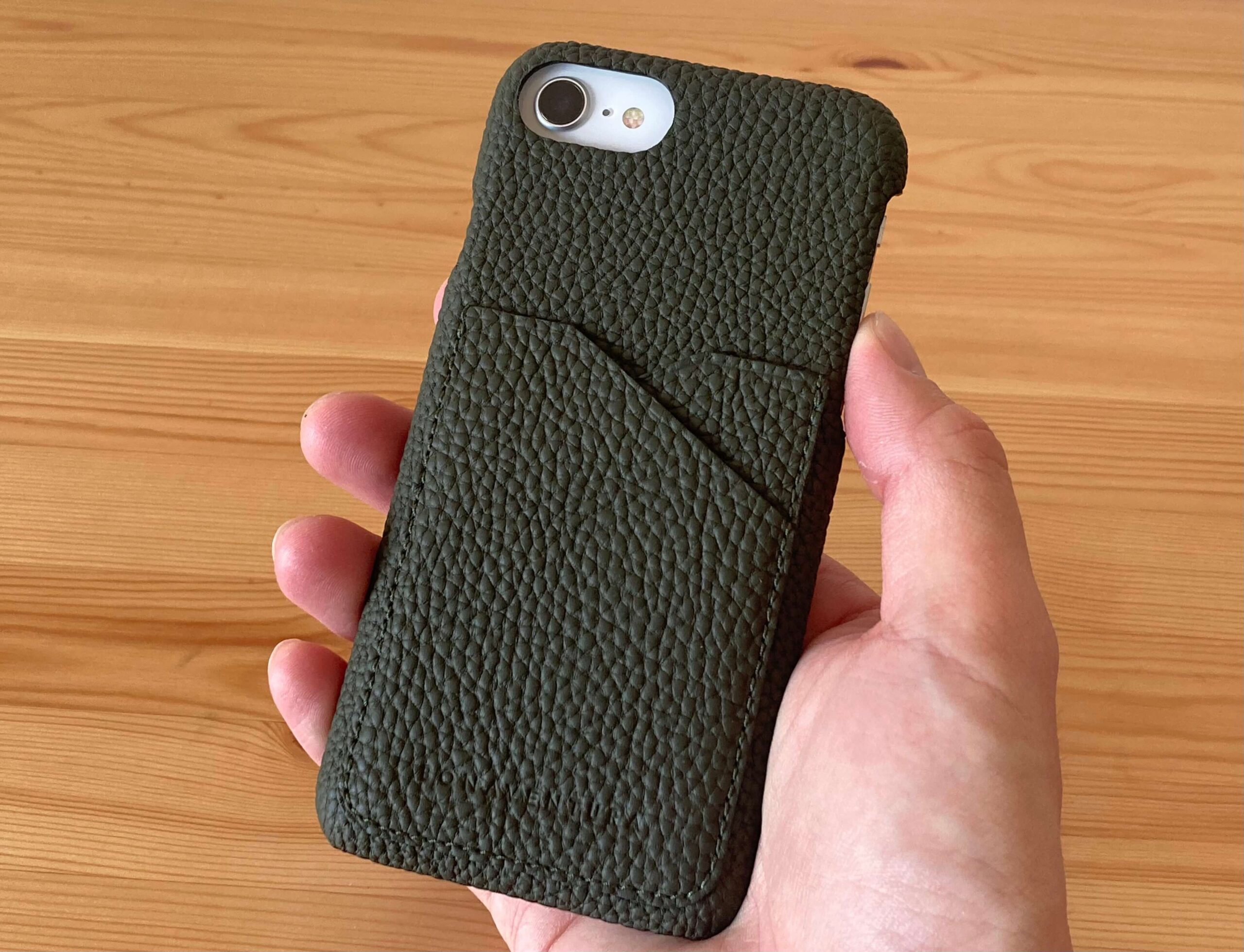 ボナベンチュラ】高級かつシンプルデザインのシュリンクレザーケースを