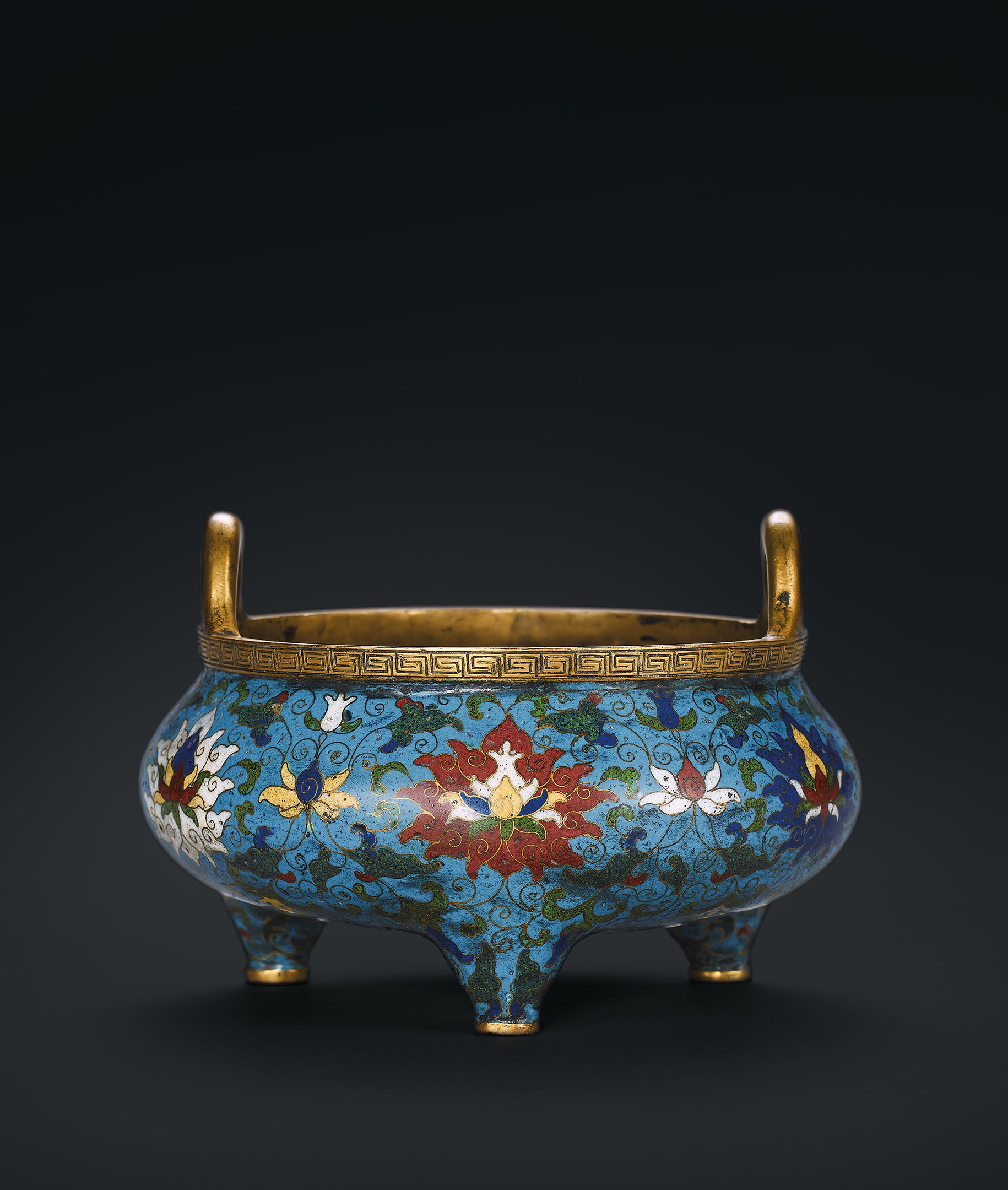 銅胎掐絲琺瑯纏枝蓮紋橋耳三足爐-宇珍國際藝術| Yu Jen Taipei重要中國