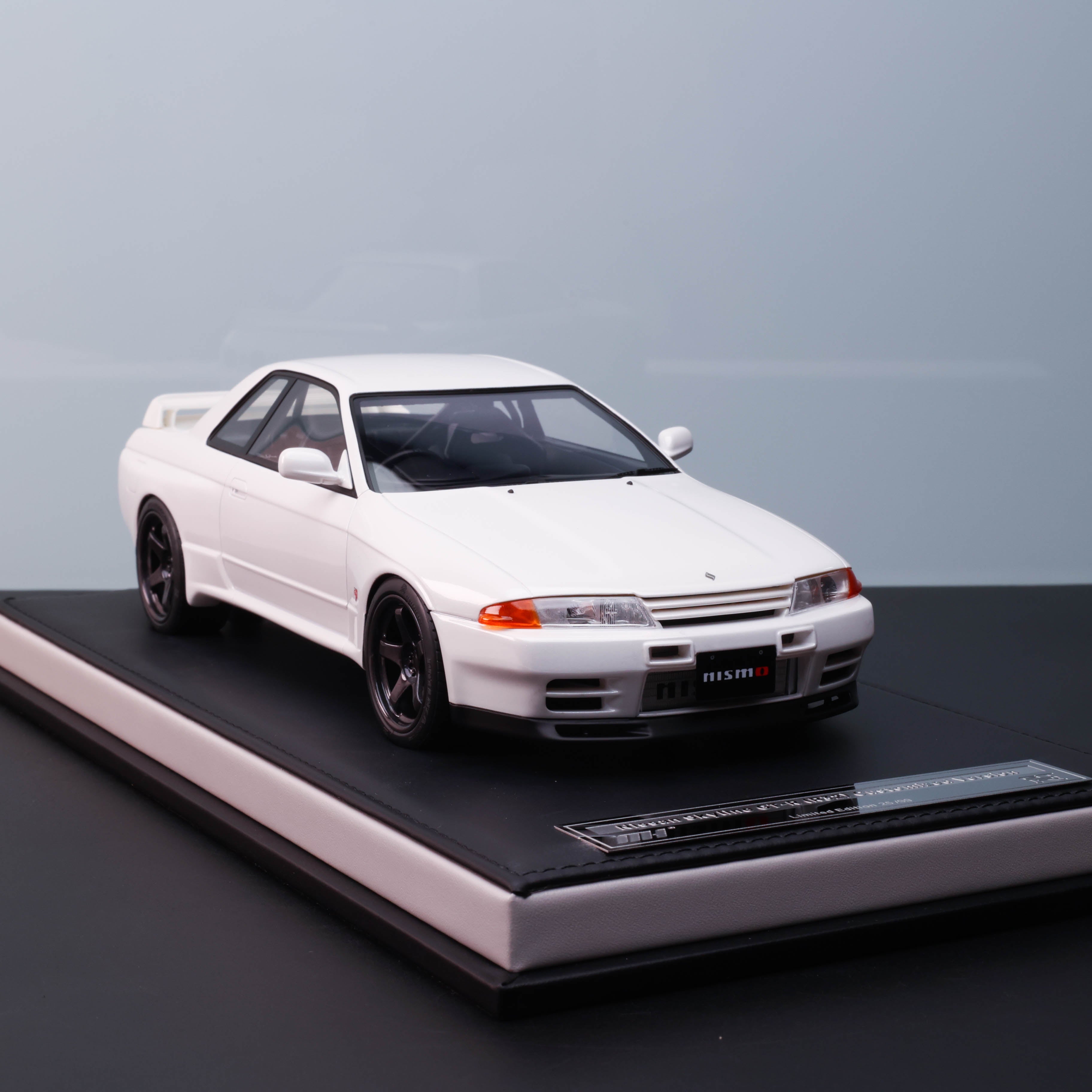 MOTORHELIX 1:18 Nissan Skyline GT-R (R32) Custom Resin Model – YX