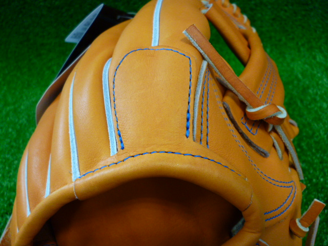 元プロ野球選手石井琢朗氏とミズノの共同開発グラブ入荷しています