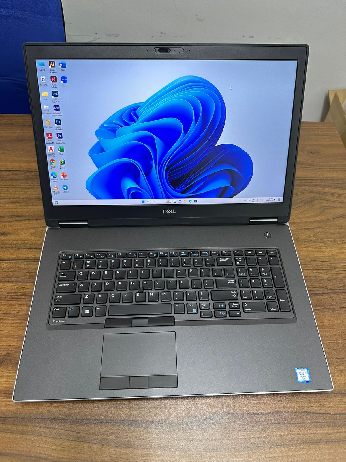 DELL PRECISION 7740 GAMING LAPTOP INTEL XEON-E2276M 32GB RAM /1TB