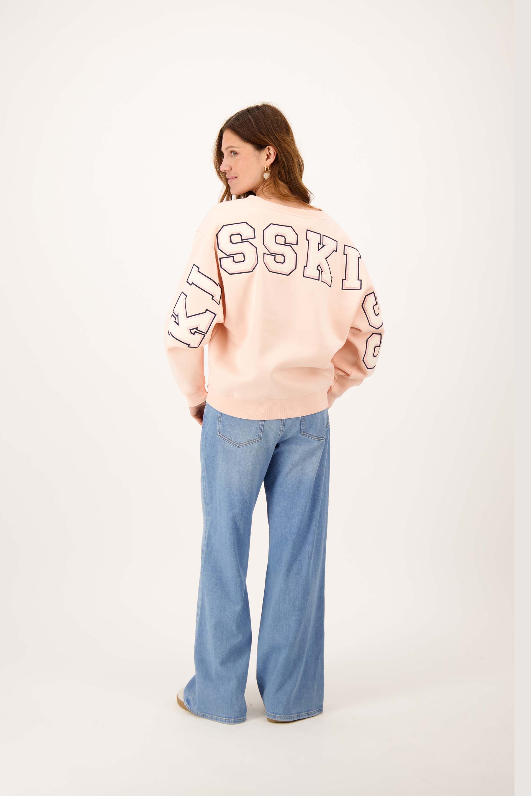 V Hals Sweater Kiss Kiss Lichtroze Damestrui | ZUSSS.nl – Zusss