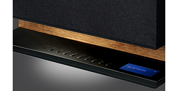 ウッドキャビネットによる上質なサウンドとインテリアにマッチする