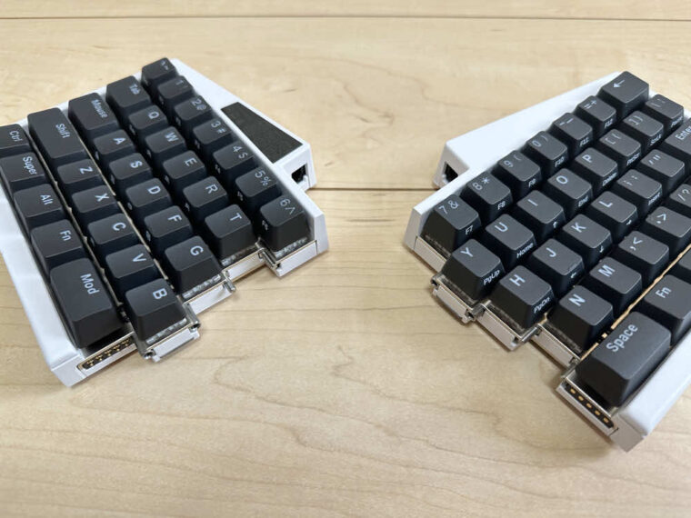 Ultimate Hacking Keyboardレビュー】最強の左右分割キーボード【UHK