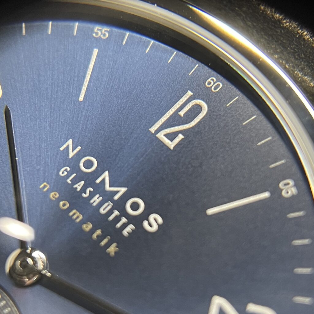 2023年 ノモス最新作 タンジェント ネオマティック ブルーゴールドが