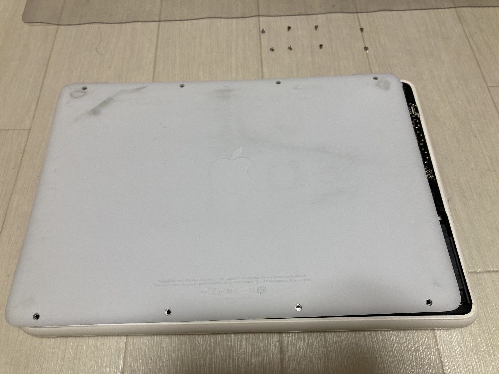 MacBook 白ポリカ Late 2009/Mid 2010の分解とHDD/SSDの交換方法 | Mac