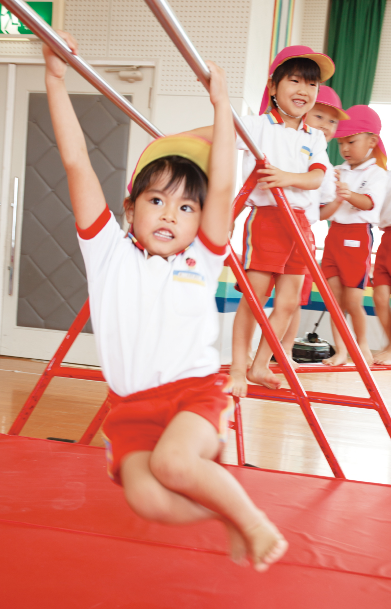 安田式遊具｜テクノロマン® 鉄棒｜エール株式会社