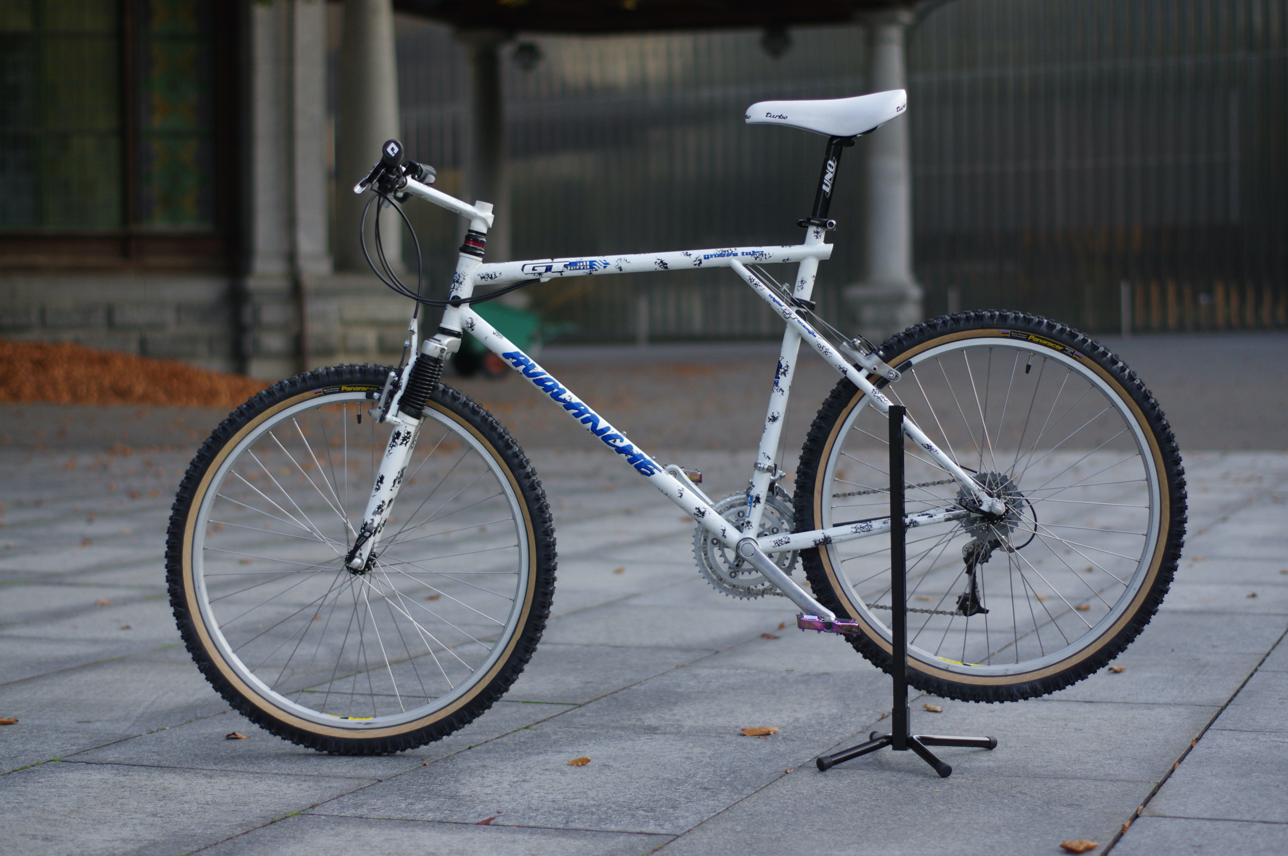 GT Avalanche Retro MTB Mountain Bike - Shimano Deore XT - Yellow Velo