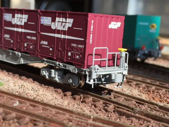 KATO コキ106+107 コンテナ無積載 10両セットを弄る。その2 ボディー