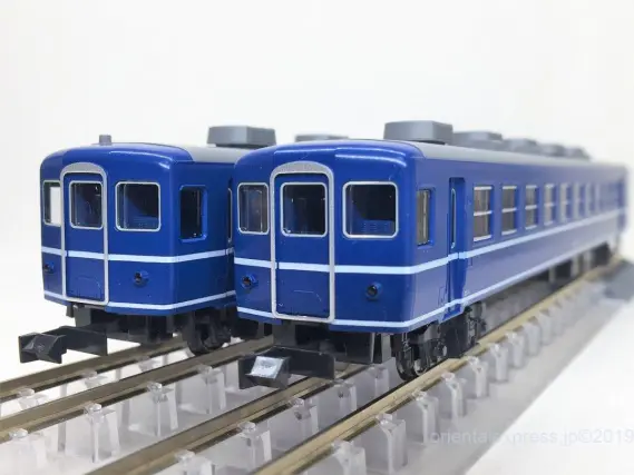 新 12系客車「国鉄仕様」が入線しました。KATO 10-1550 急行形