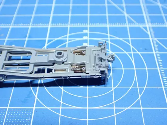 コキ107-1141（JRFマークなし テールライト付・コンテナ無積載）の入線