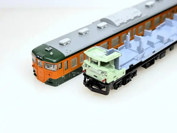 113系 2000番台 湘南色(JR仕様)が入線しました。KATO 10-1954/10-1955